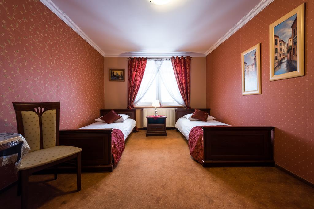 Hotel Palac Akropol Lublin Zimmer foto