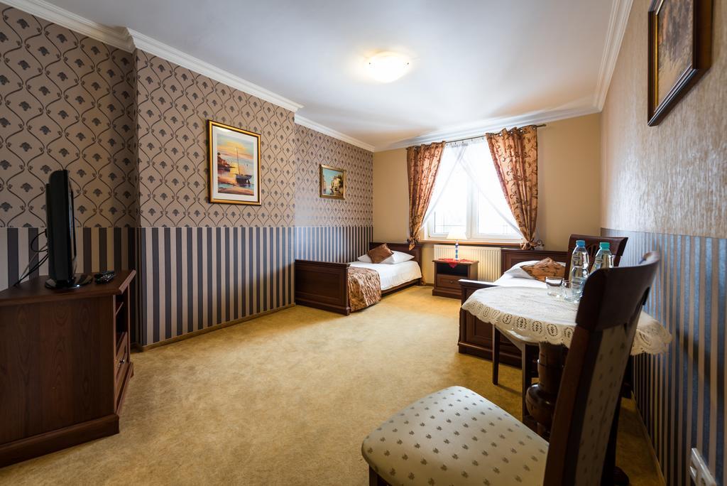 Hotel Palac Akropol Lublin Zimmer foto